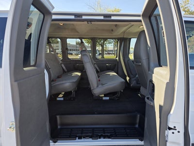 2025 Chevrolet Express Passenger 3500 1LS