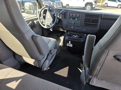 2025 Chevrolet Express Passenger 3500 1LS