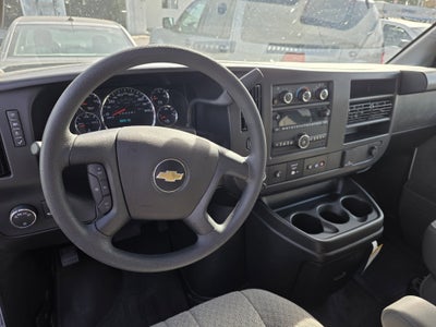 2025 Chevrolet Express Passenger 3500 1LS