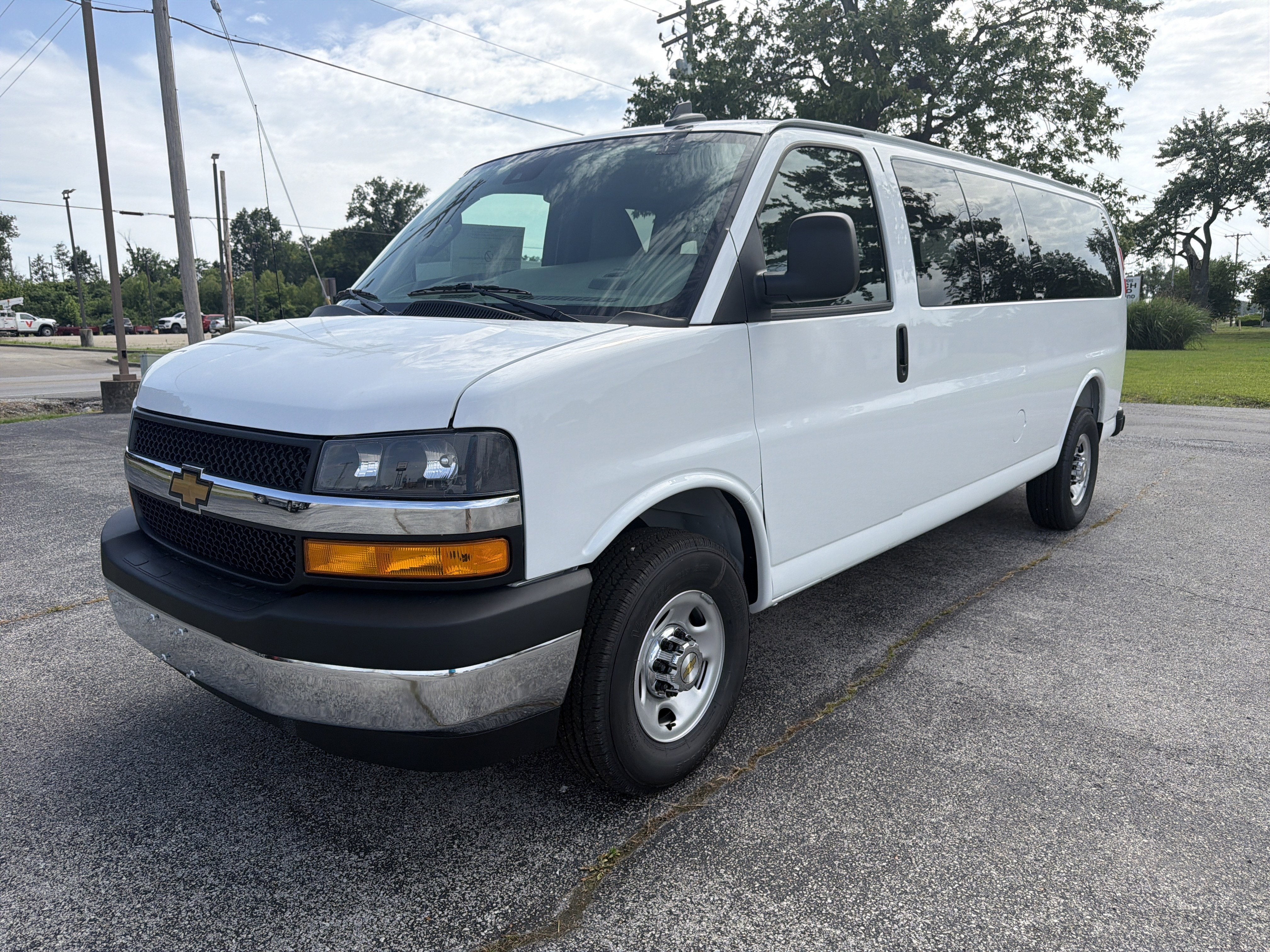 2026 Chevrolet Express Passenger 1LT