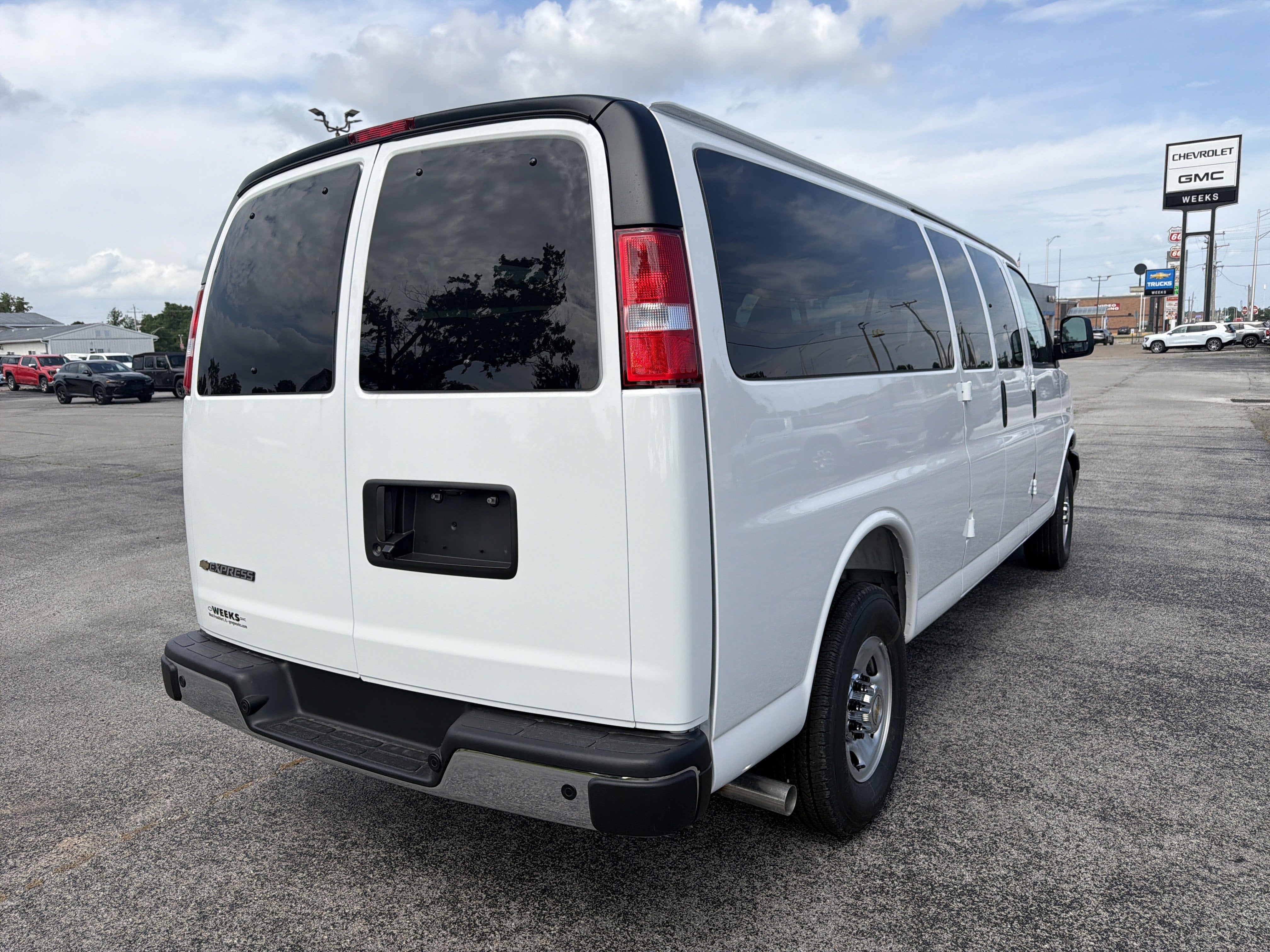 2026 Chevrolet Express Passenger 1LT