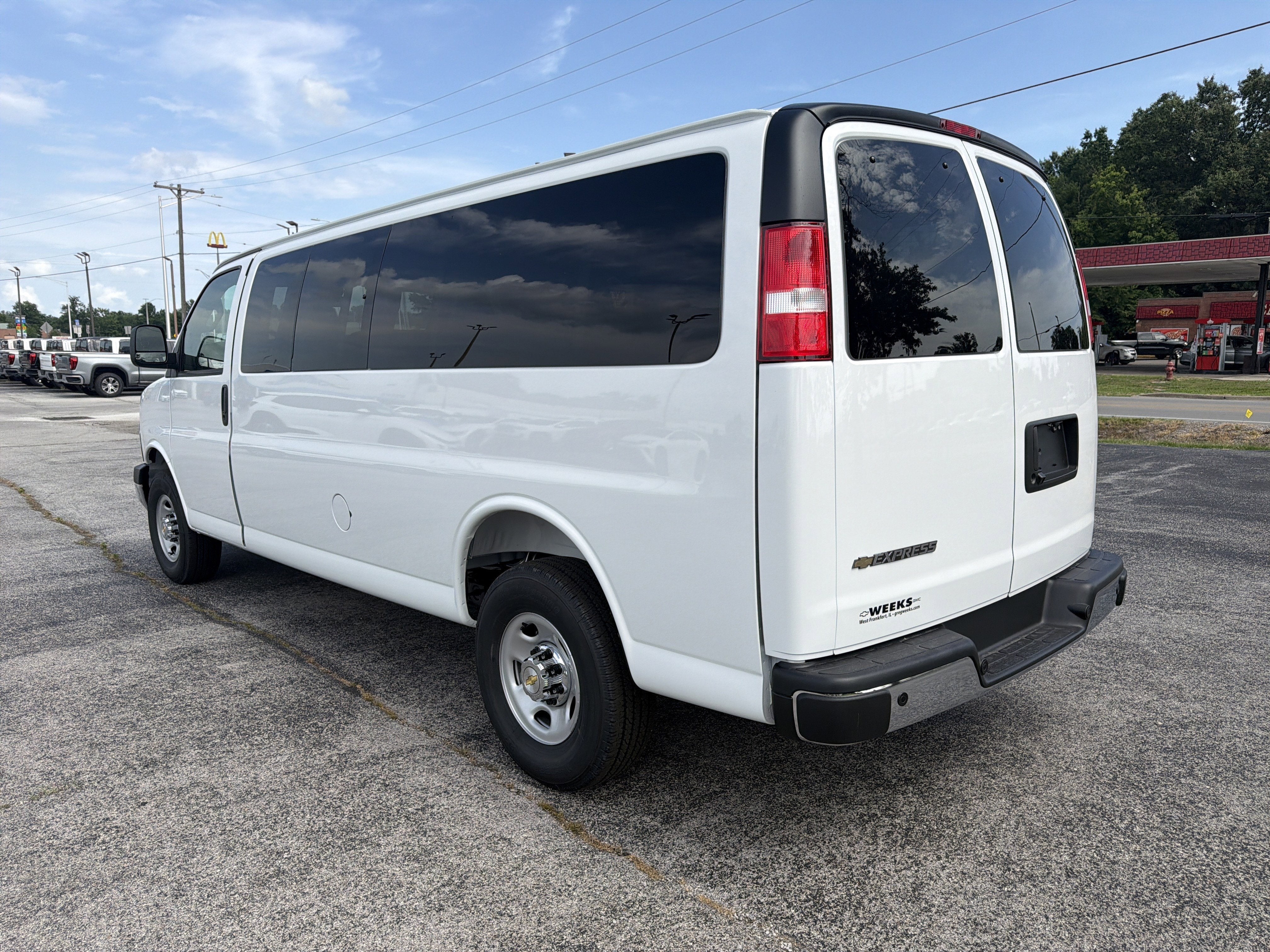 2026 Chevrolet Express Passenger 1LT