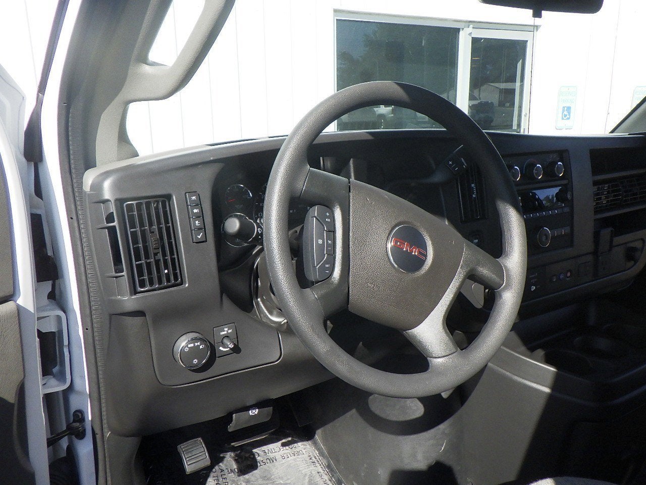 2025 GMC Savana Passenger 3500 LT