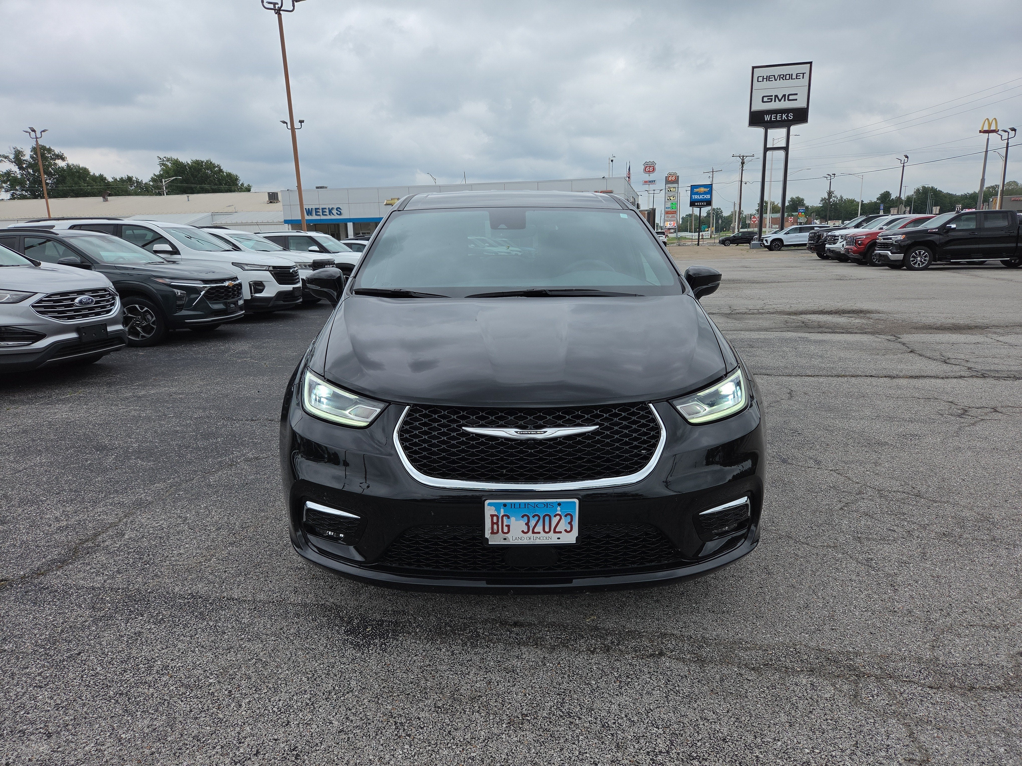 2026 Chrysler Pacifica Select
