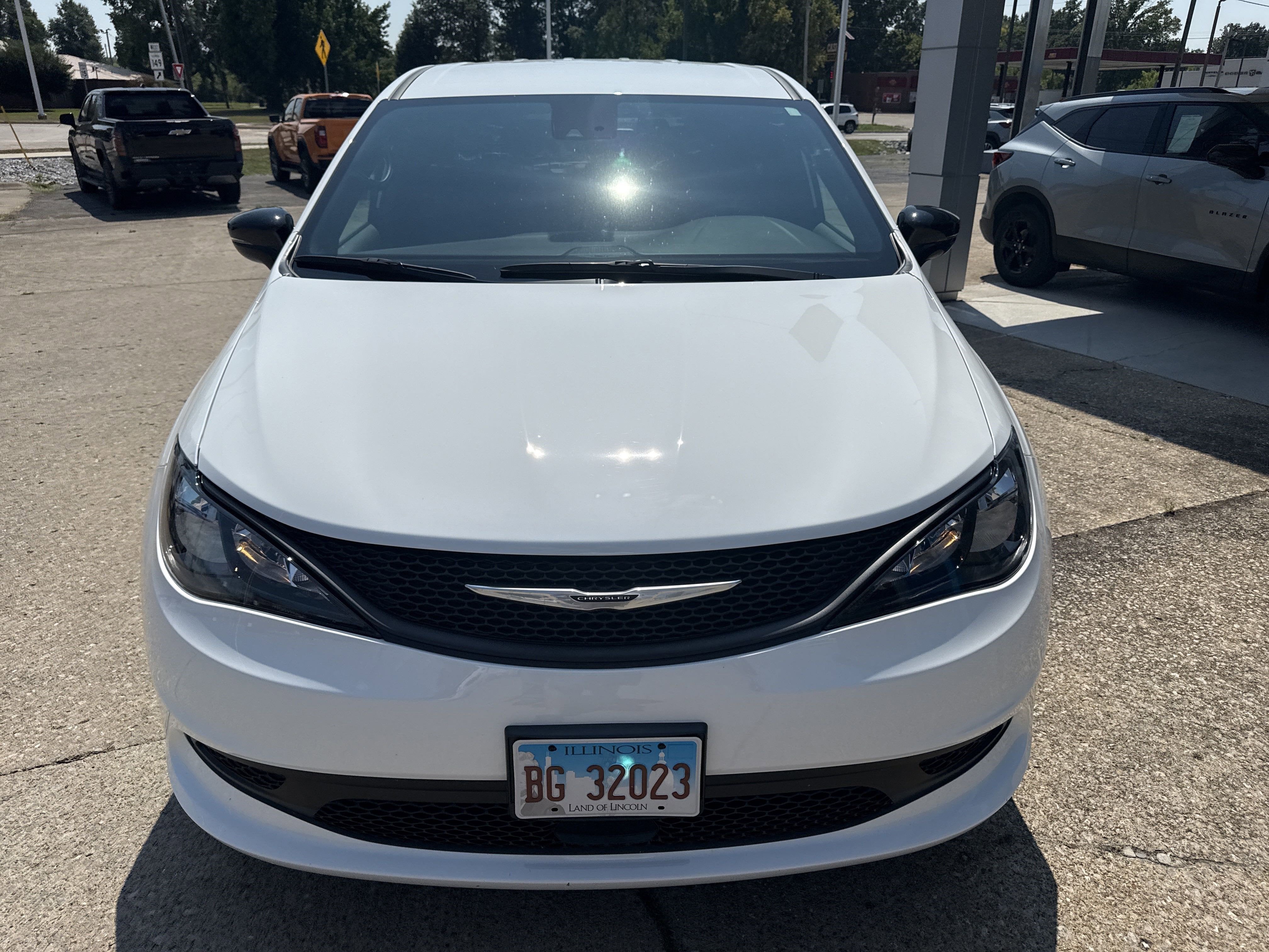 2025 Chrysler Voyager LX