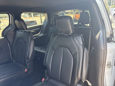 2025 Chrysler Voyager LX