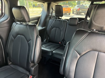 2025 Chrysler Voyager LX