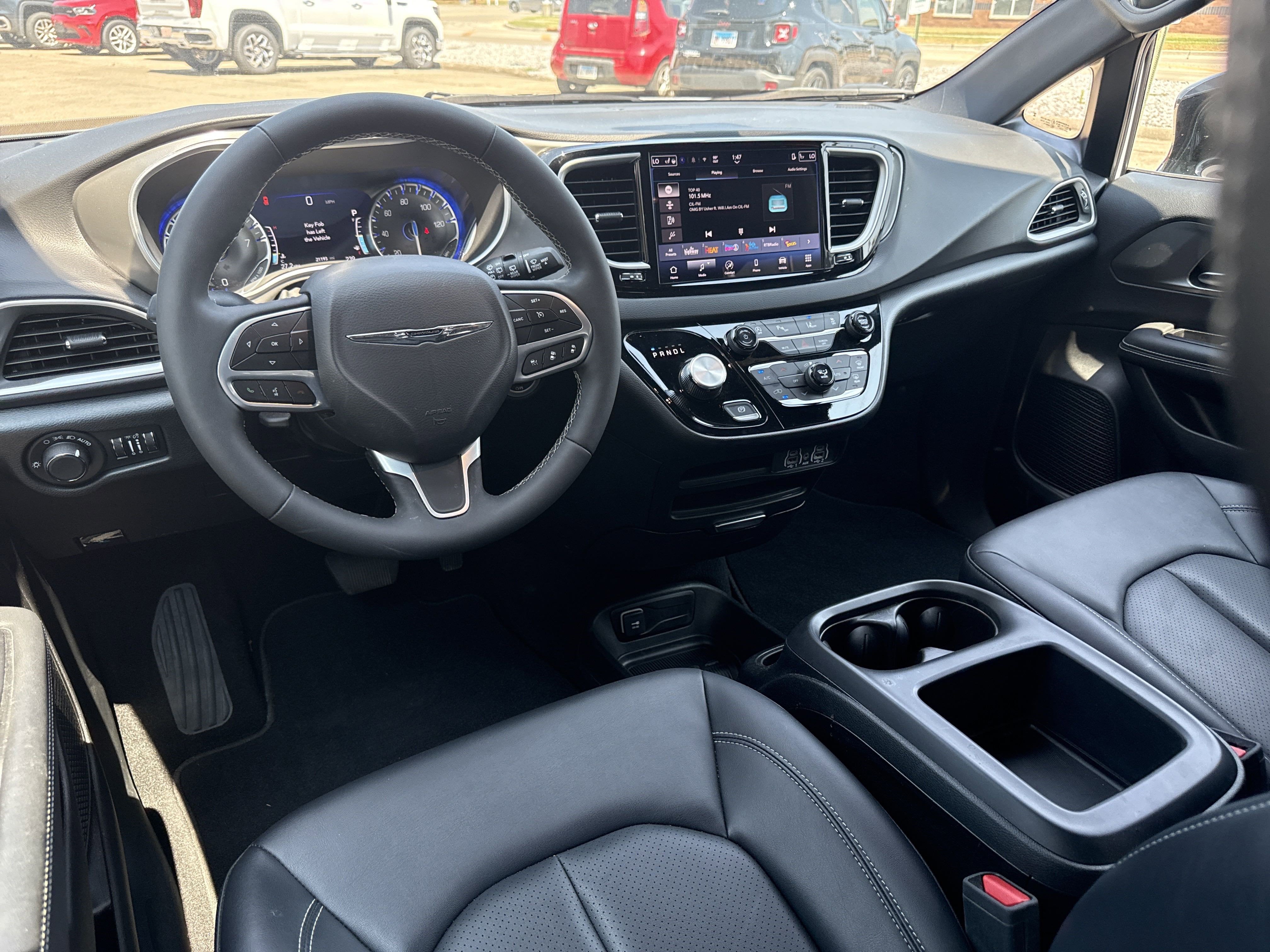 2025 Chrysler Voyager LX