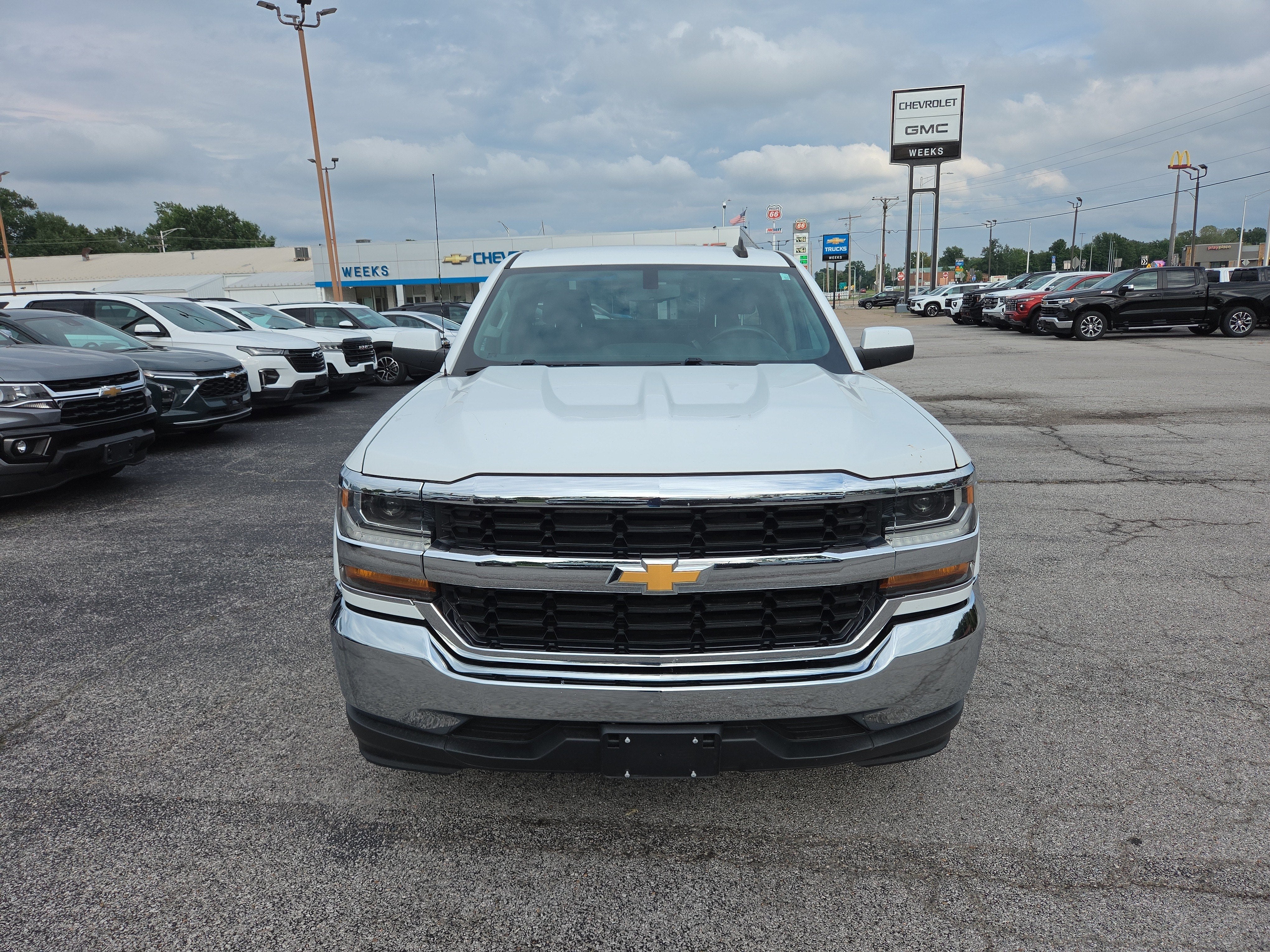 Used 2019 Chevrolet Silverado 1500 LD LT with VIN 2GCRCPEC7K1151662 for sale in West Frankfort, IL